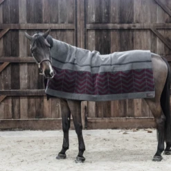 KENTUCKY HORSEWARE - HEAVY FLEECE RUG SQUARE FISHBONE -Sports - Equestrian Sports 485a6474 copie a929523bbdd099ba1a676b6771a9e673 article photobook m